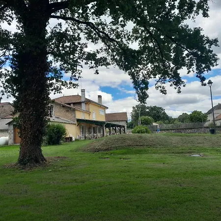 Auberge La Marchadaine Montrollet Exterior photo
